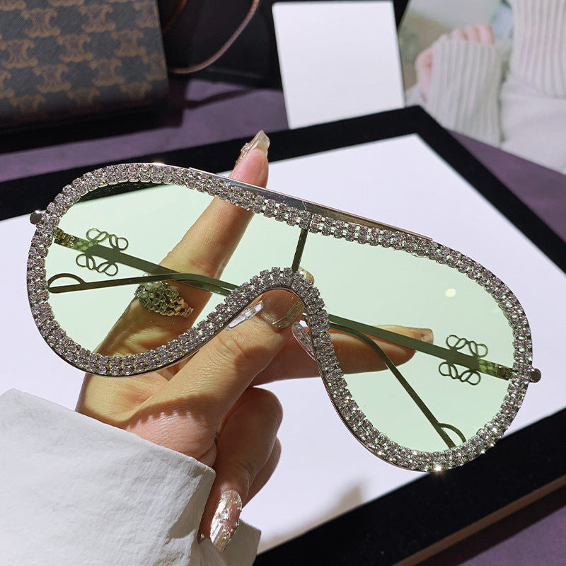 Damen Glamouröse Sonnenbrille mit strassbesetztem Rahmen Karnz