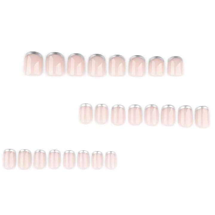 Kunstnagelset mit elegantem French Design und glänzenden Akzenten Karnz