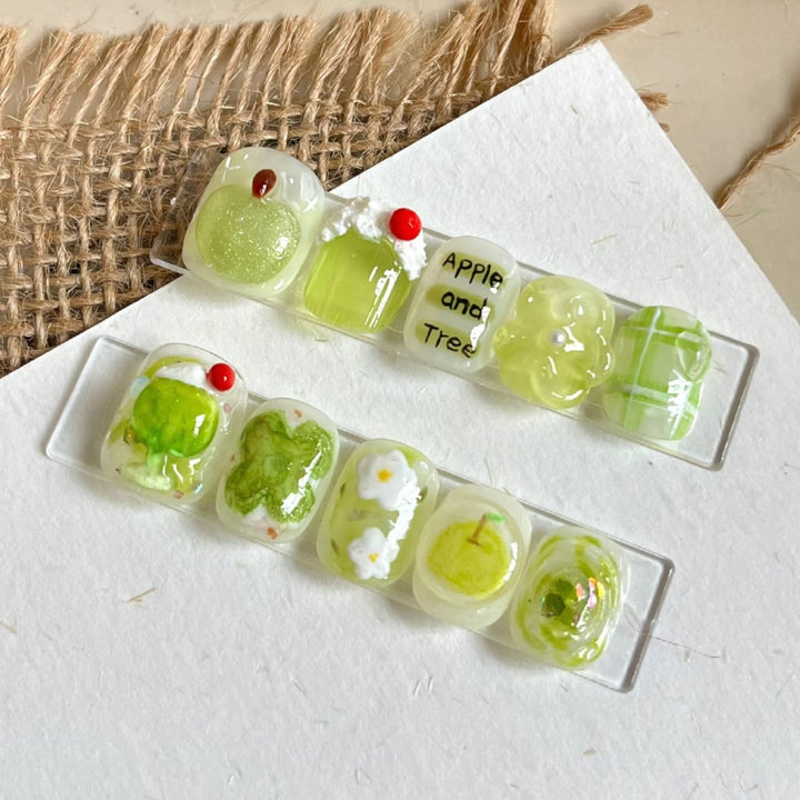 Künstlerisches Press-On Nageldesign Set mit Apfel- und Blumenmotiv