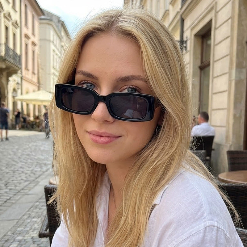 Damen Modische rechteckige Sonnenbrille mit stylischem Design Karnz