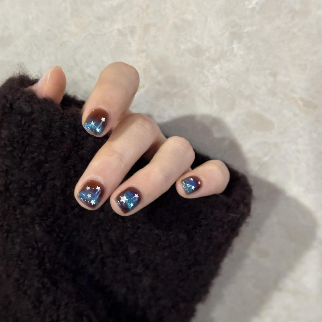 Glamouröse Kunstnägel mit Funkelndem Sternen-Design Karnz