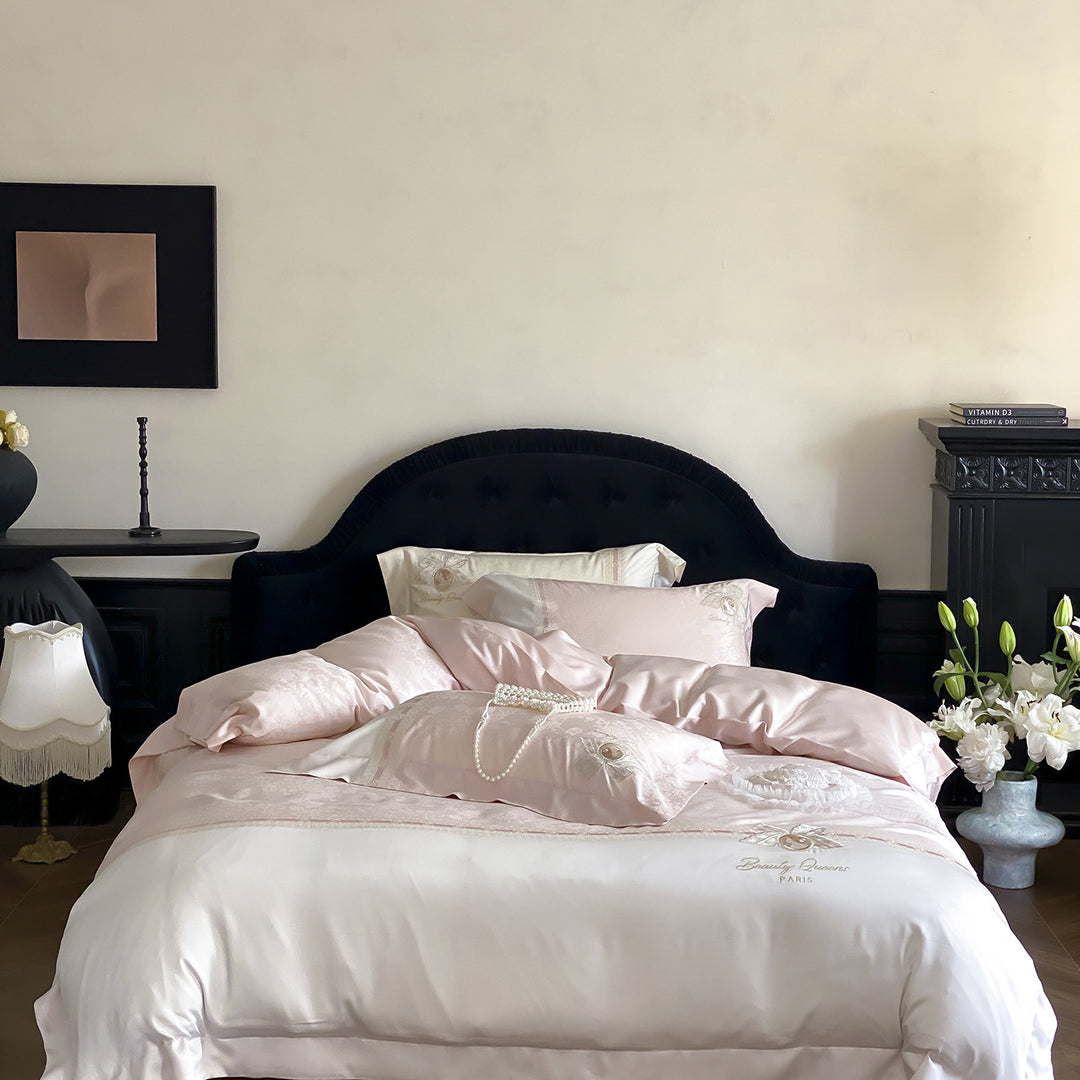 Premium-Seiden-Mischgewebe-Jacquard-Duvet-Cover-Ensemble mit besticktem Medaillon & Euro-Shams