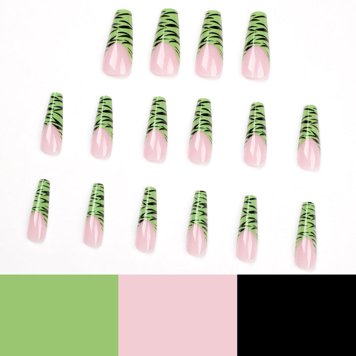 Kunstvolle Fingernägel mit trendigem Zebra-Design Karnz