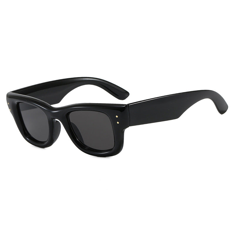 Damen modische Sonnenbrille mit breitem, elegantem Rahmen und schützendem UV-Filter Karnz