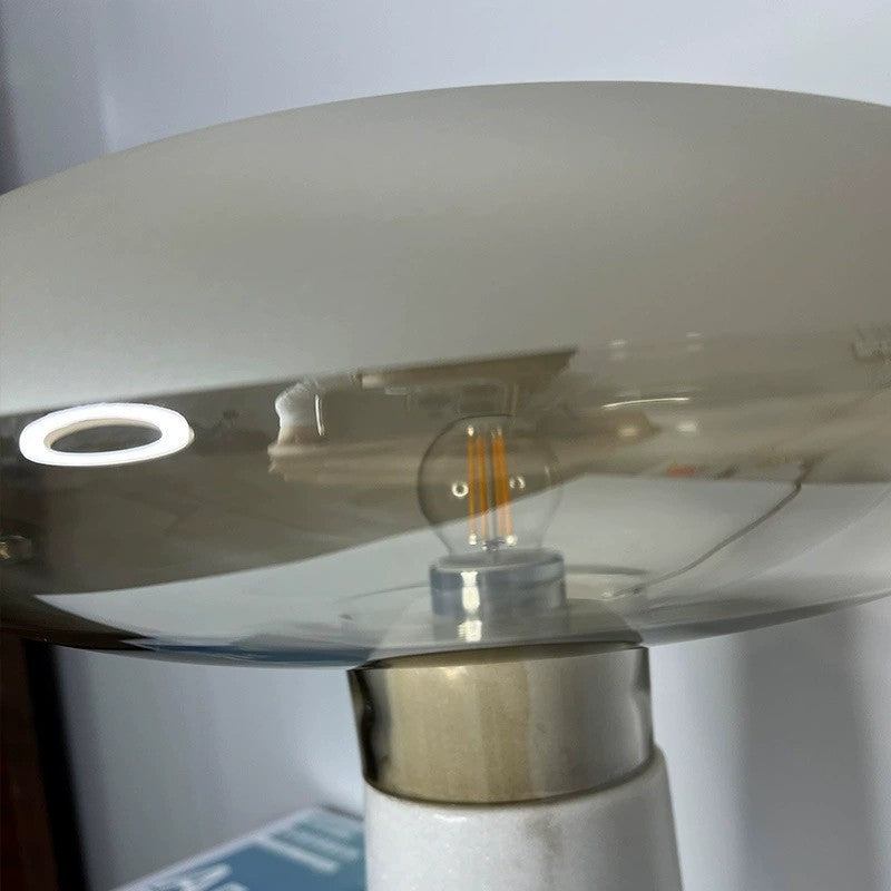 Zeitgenössische Marmor-Tischlampe mit elegantem Glasschirm