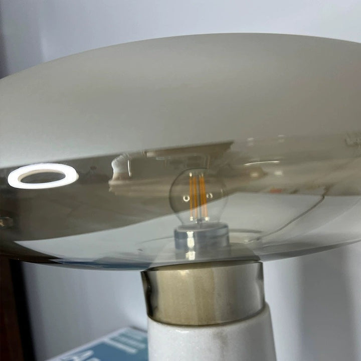 Zeitgenössische Marmor-Tischlampe mit elegantem Glasschirm