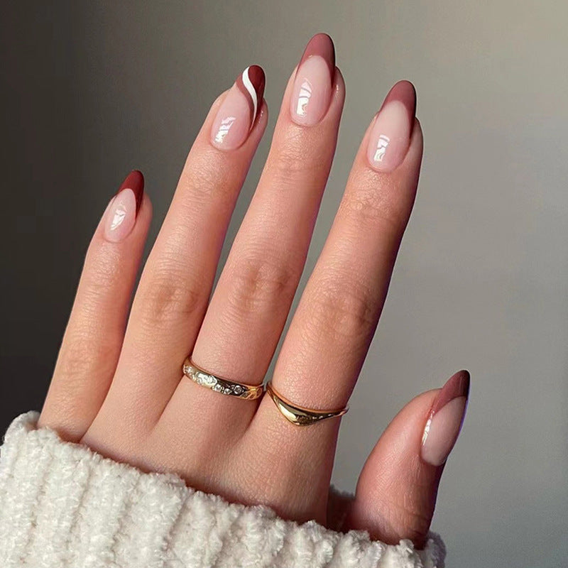 Kunstvolle Nagelverzierung mit elegantem Farbverlauf und Glanz Karnz