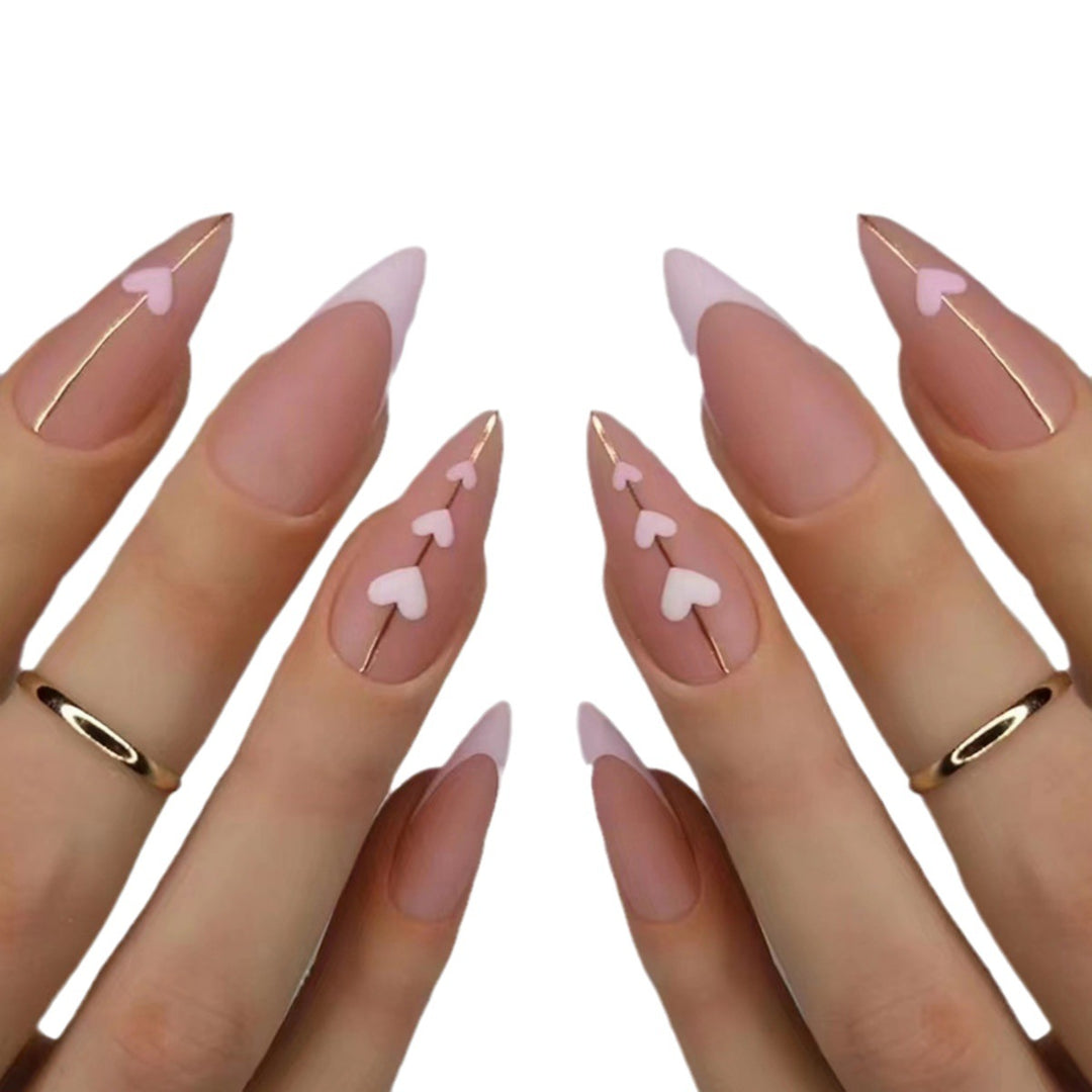 Herz-Inspirierte Elegante Nagelkunst Karnz