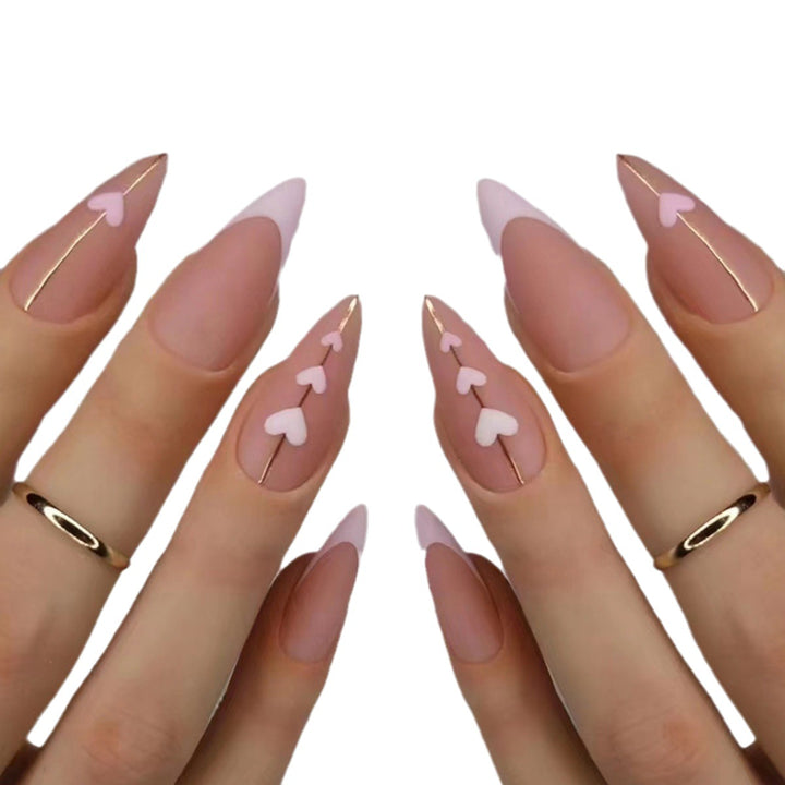 Herz-Inspirierte Elegante Nagelkunst Karnz