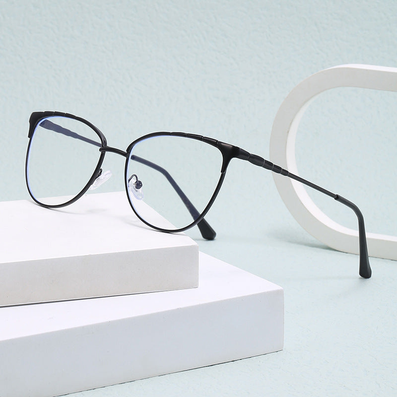 Damen Cat-Eye Brille mit feinen Metallakzenten Karnz