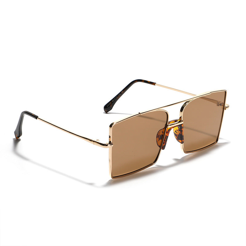 Damen elegante quadratische Sonnenbrille mit modischen Akzenten Karnz