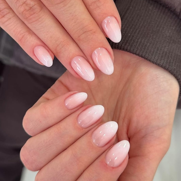 Künstliche Nagelkunst mit verspielten Punkten und Schleifen Karnz