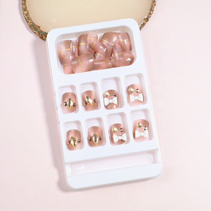 Dekorativer Press-On Nail Art Set mit Schleifenakzenten Karnz