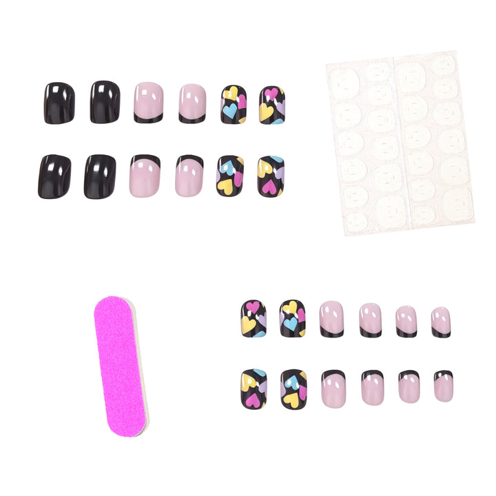 Künstlerisches Herzmuster Nagelkunst Karnz