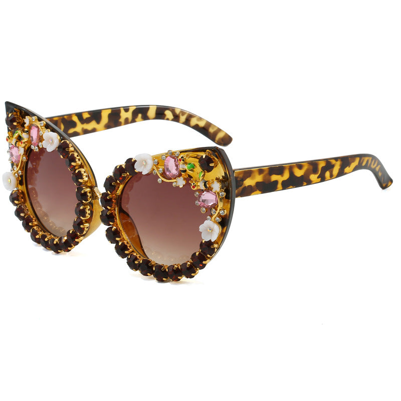 Damen Herzförmige Sonnenbrille mit funkelnden Akzenten Karnz