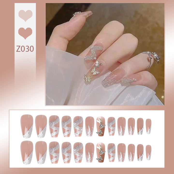 Kunstnagelset mit eleganten Glitzerverzierungen und schimmernden Akzenten Karnz