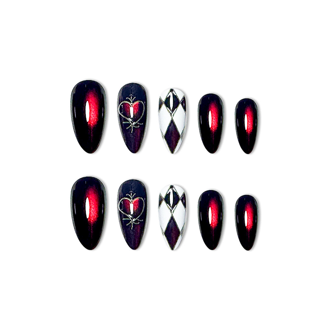 Stiletto-Nagelverlängerungen mit Herzdesign Karnz