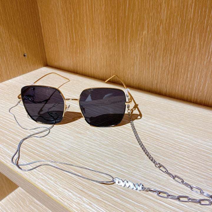 Modische Sonnenbrille mit Luxuriösem Kettenband Karnz