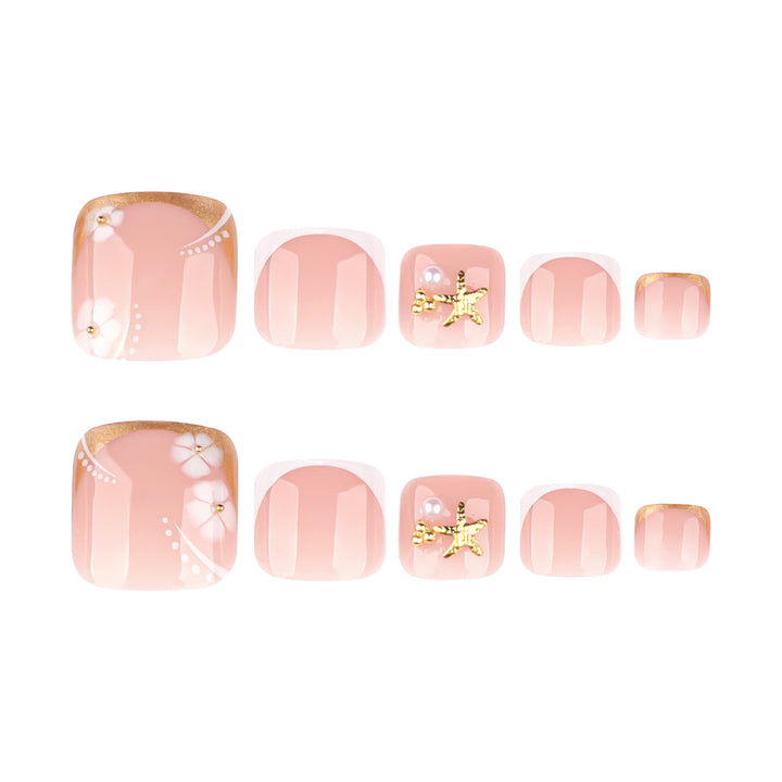 Kunstvolle Fußnagelkunst mit zarten Blüten- und Glitzerakzenten Karnz