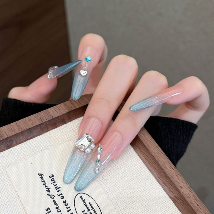 Elegante Strass-beschmückte Stiletto Press-On Nagelset Karnz