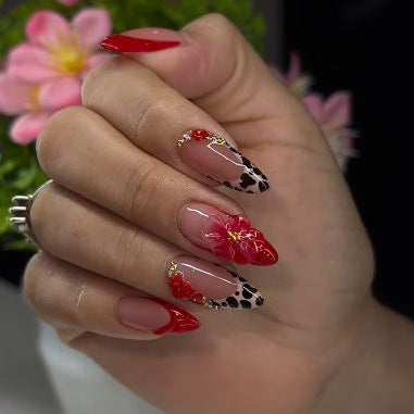 Künstlerische Florale Nagelverzierungen Karnz