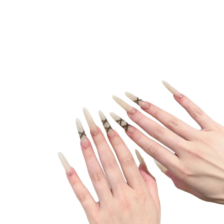 Elegante Stiletto-Nagelverstärkungen mit künstlerischen Akzenten