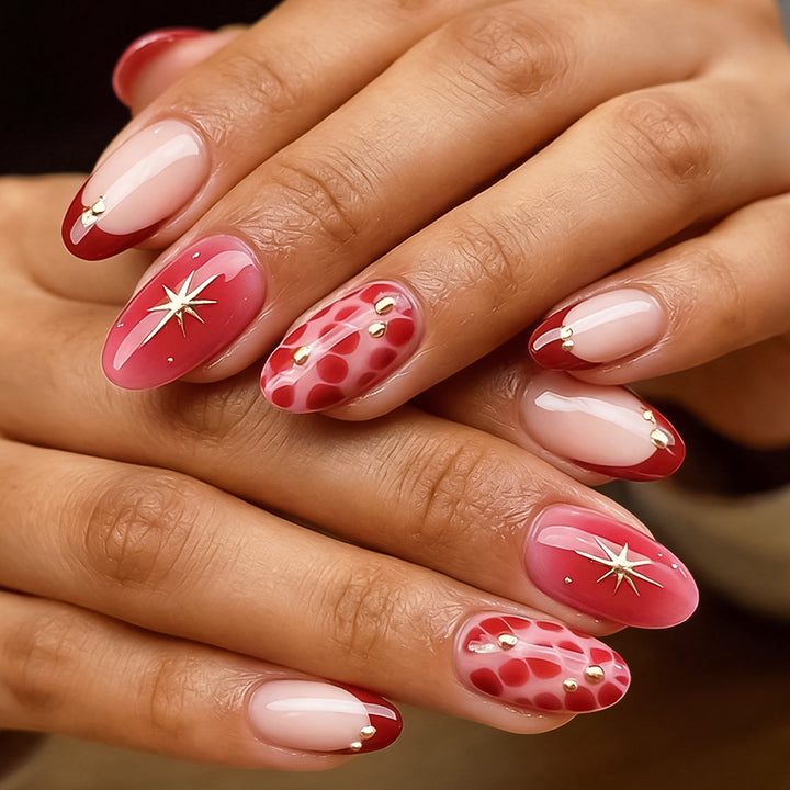 Dekoratives Nagelkunst-Set mit goldenen Akzenten Karnz