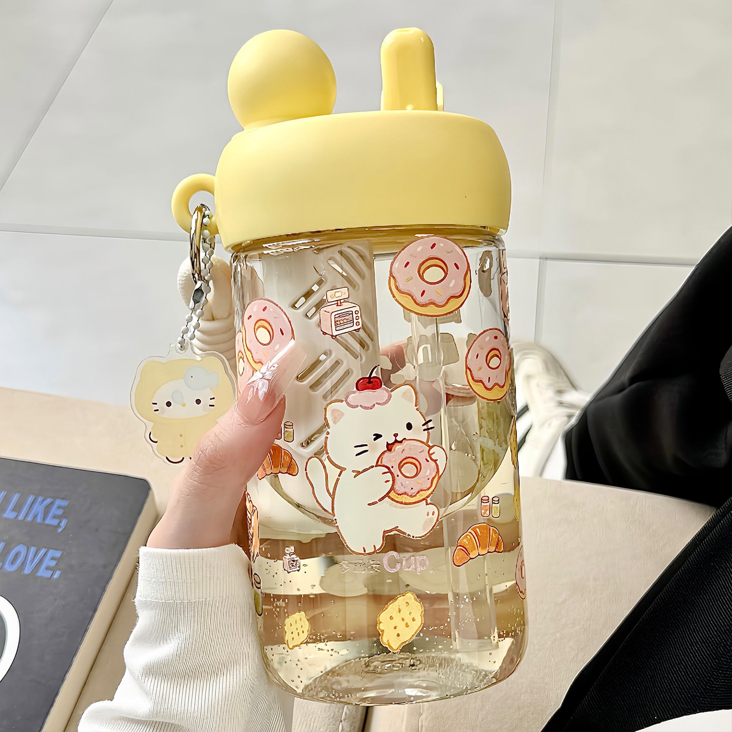 Damen Trinkflasche mit integriertem Tiermotiv und praktischem Tragegriff Karnz