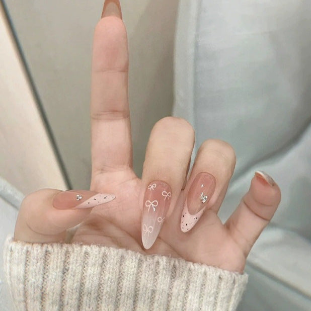 Elegante dekorative Nagelkunstverlängerungen Karnz