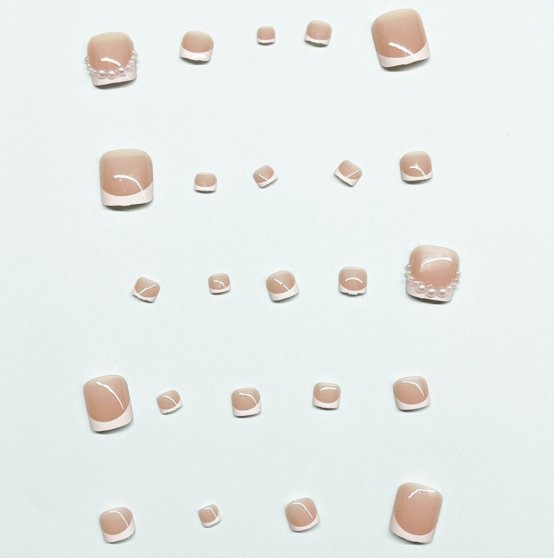 Kunstnagelset für Fußnägel mit eleganten Spitzenverzierungen Karnz