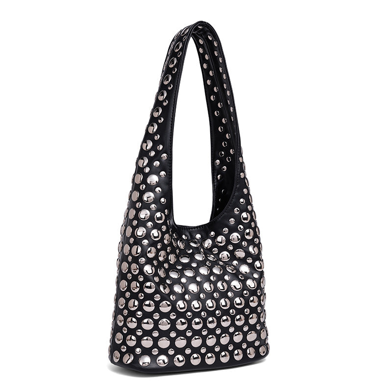 Nietenleder Schultertasche Karnz
