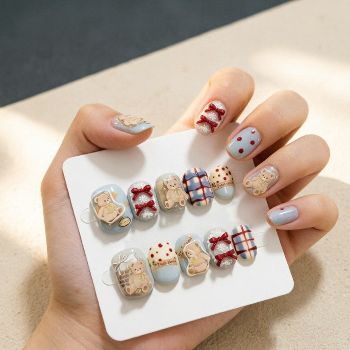 Niedliche Kunstnägel mit Bärchen-Motiv Karnz