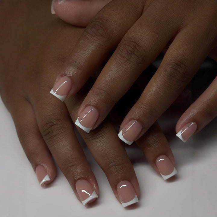 Elegante Kunstnägel mit French-Spitze Karnz