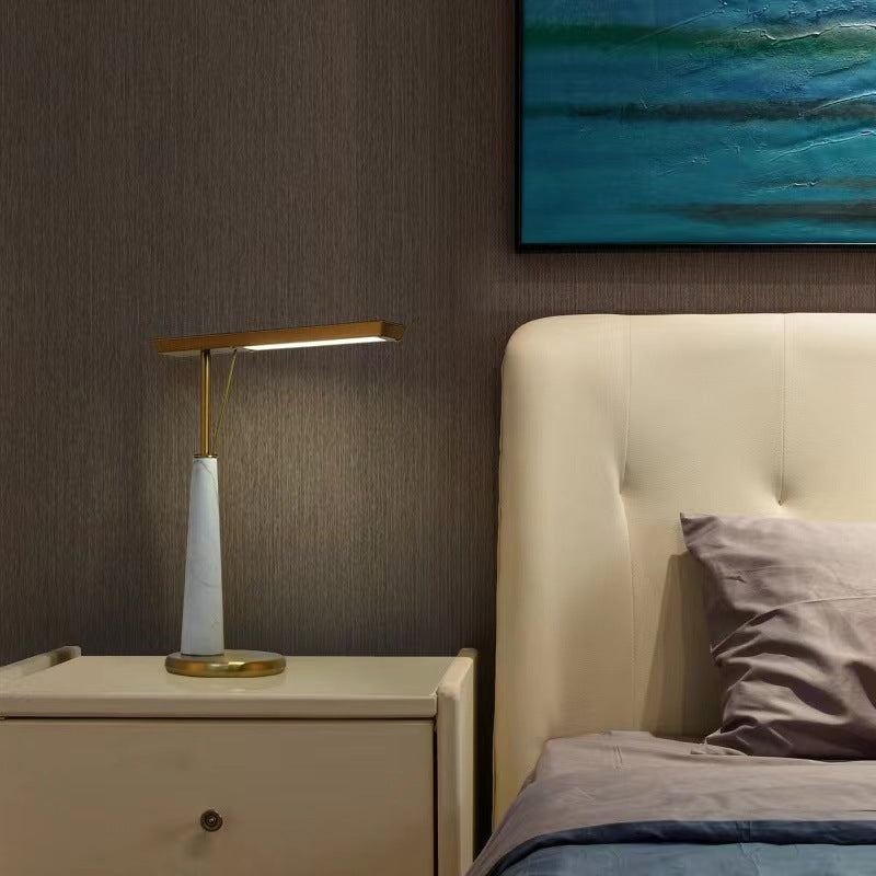 Moderne Marmor- und Messing-Tischlampe