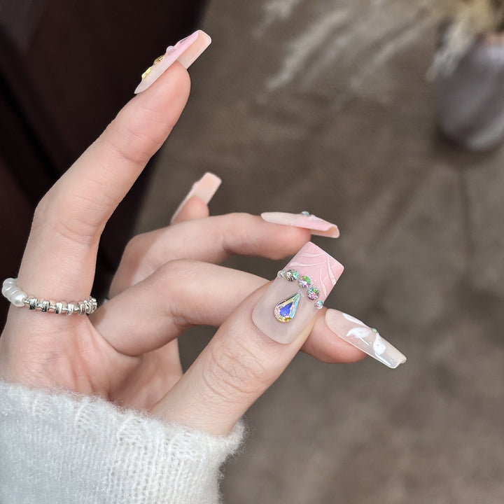 Blumen Design Druck auf Nägel mit Kristallakzenten