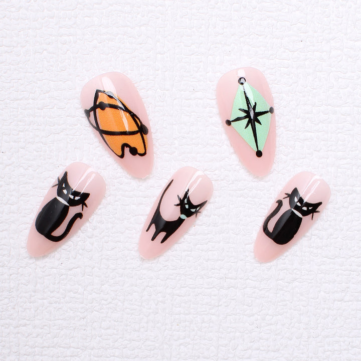 Kunstnagelset mit künstlerischen Halloween-Motiven Karnz