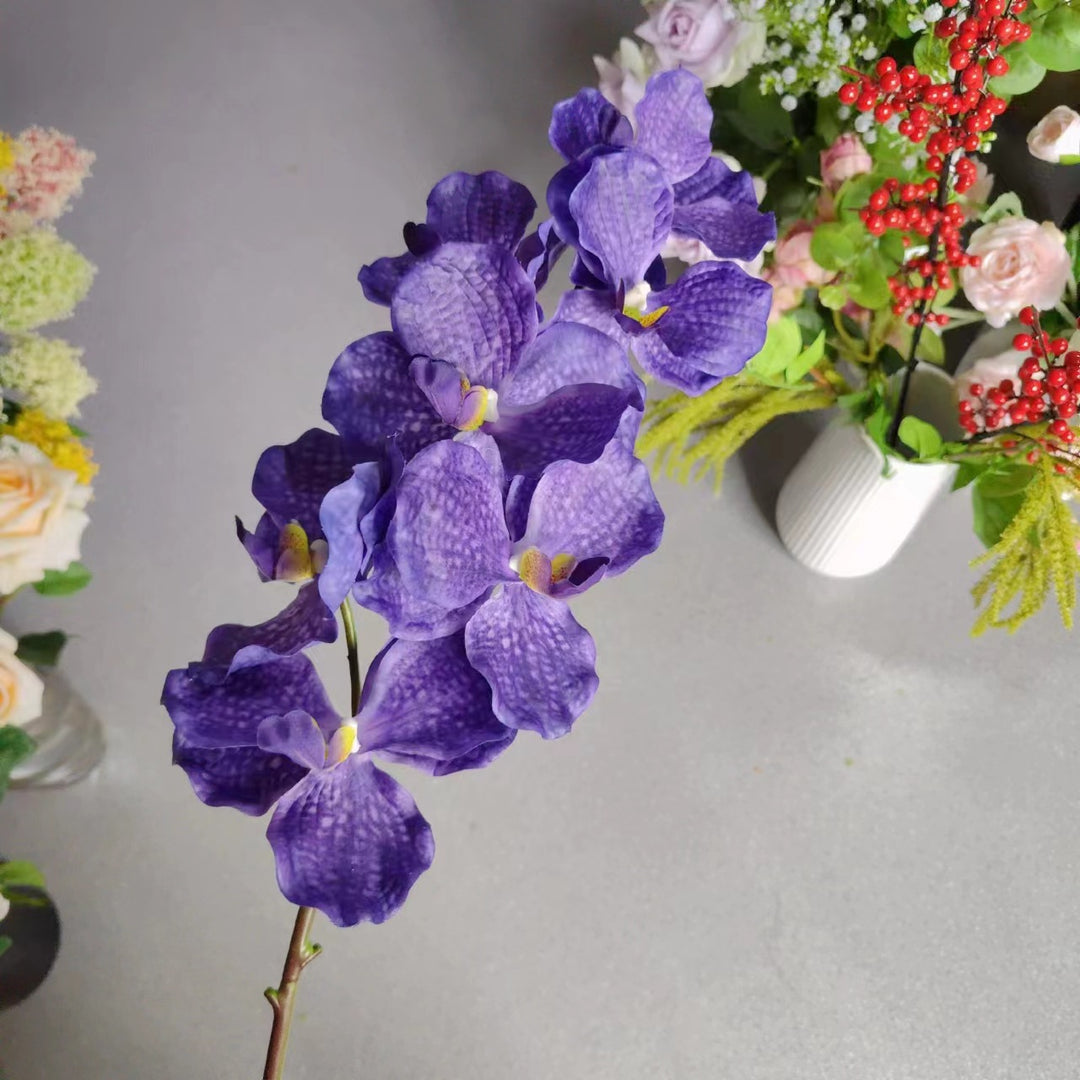 Realistische Orchideenstängel