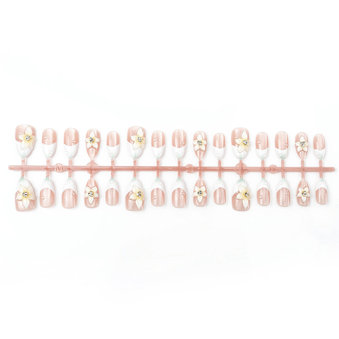Premium dekorative Press-On-Nagelset mit floralen Akzenten Karnz