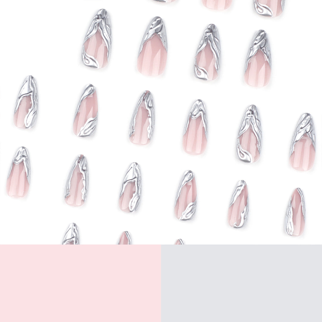 Kunstvolle Acryl-Stiletto-Nägel mit eleganten Metallic-Verzierungen Karnz