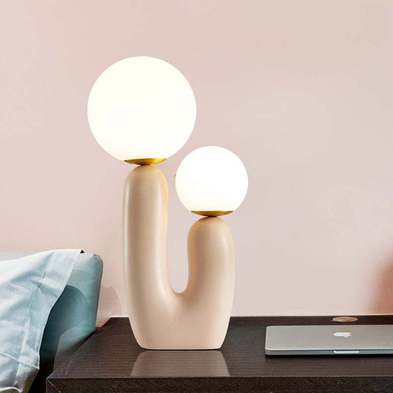 Künstlerische Tischlampe mit dualem Globusdesign