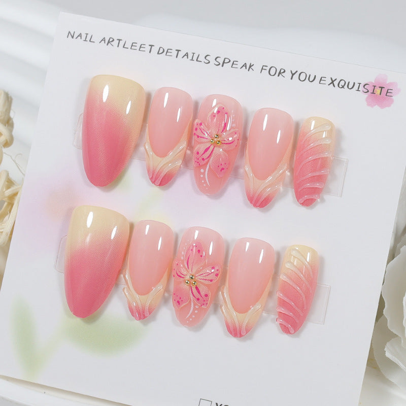Kunstnagelset mit zarten Blumendesigns und modernen Ombre-Effekten Karnz