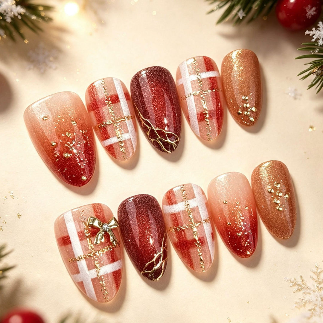 Dekorativer Press-On Nagelset mit goldenen Akzenten