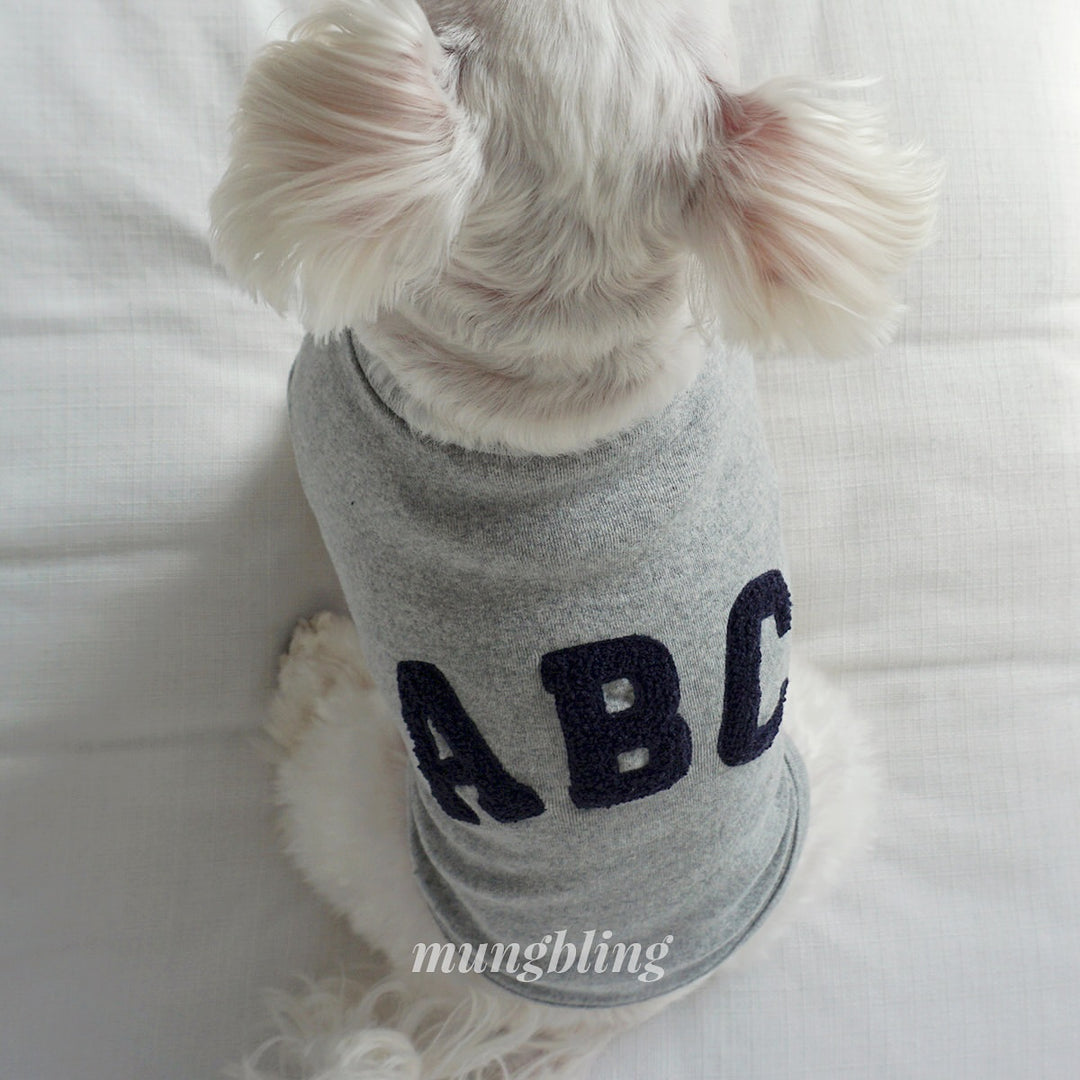 Kleiner Hund Weiches Baumwoll-T-Shirt mit Chenille Buchstaben Applikation