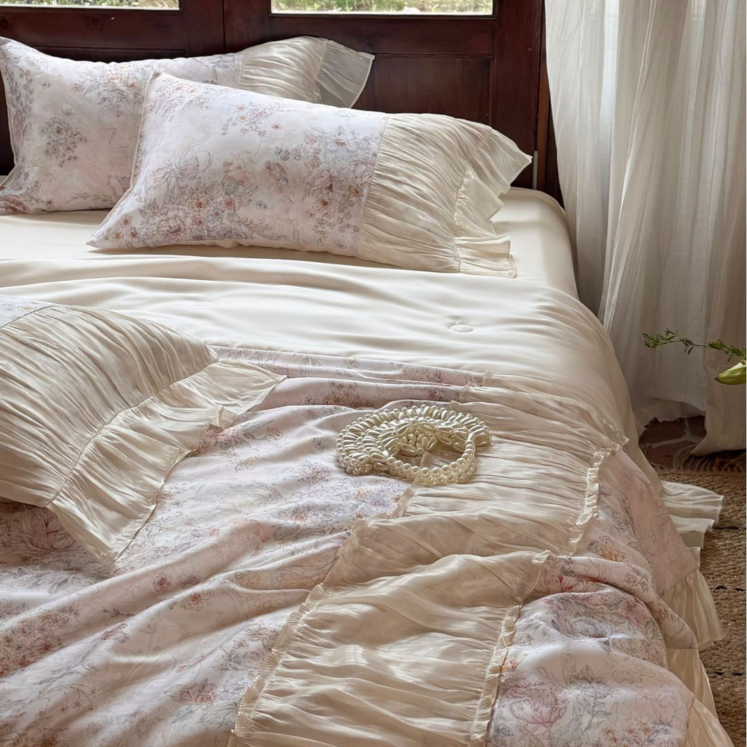 Satin-Bettwäschegarnitur im Vintage-Look mit Volant und floralem Jacquard Karnz