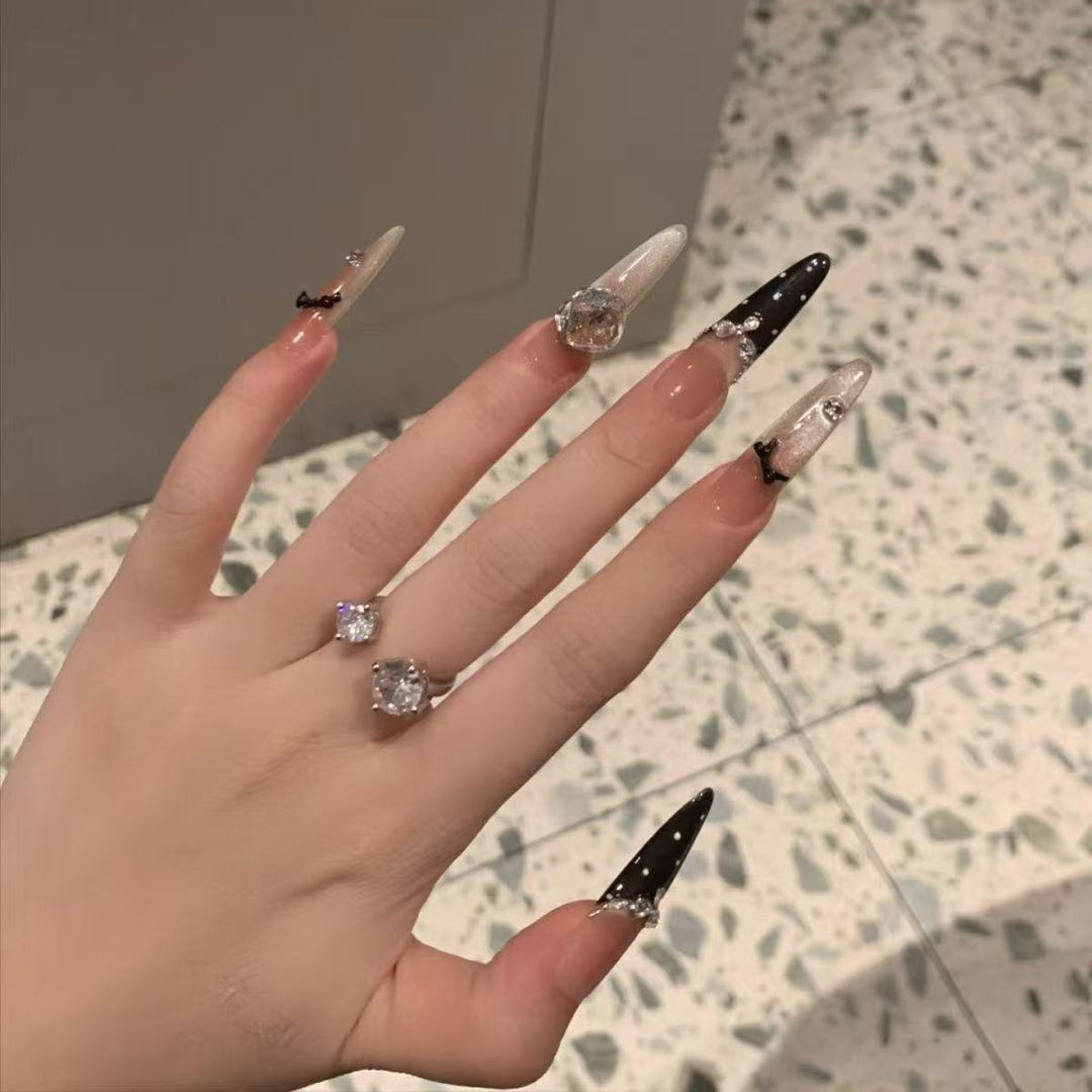Dekorative Nagelkunst