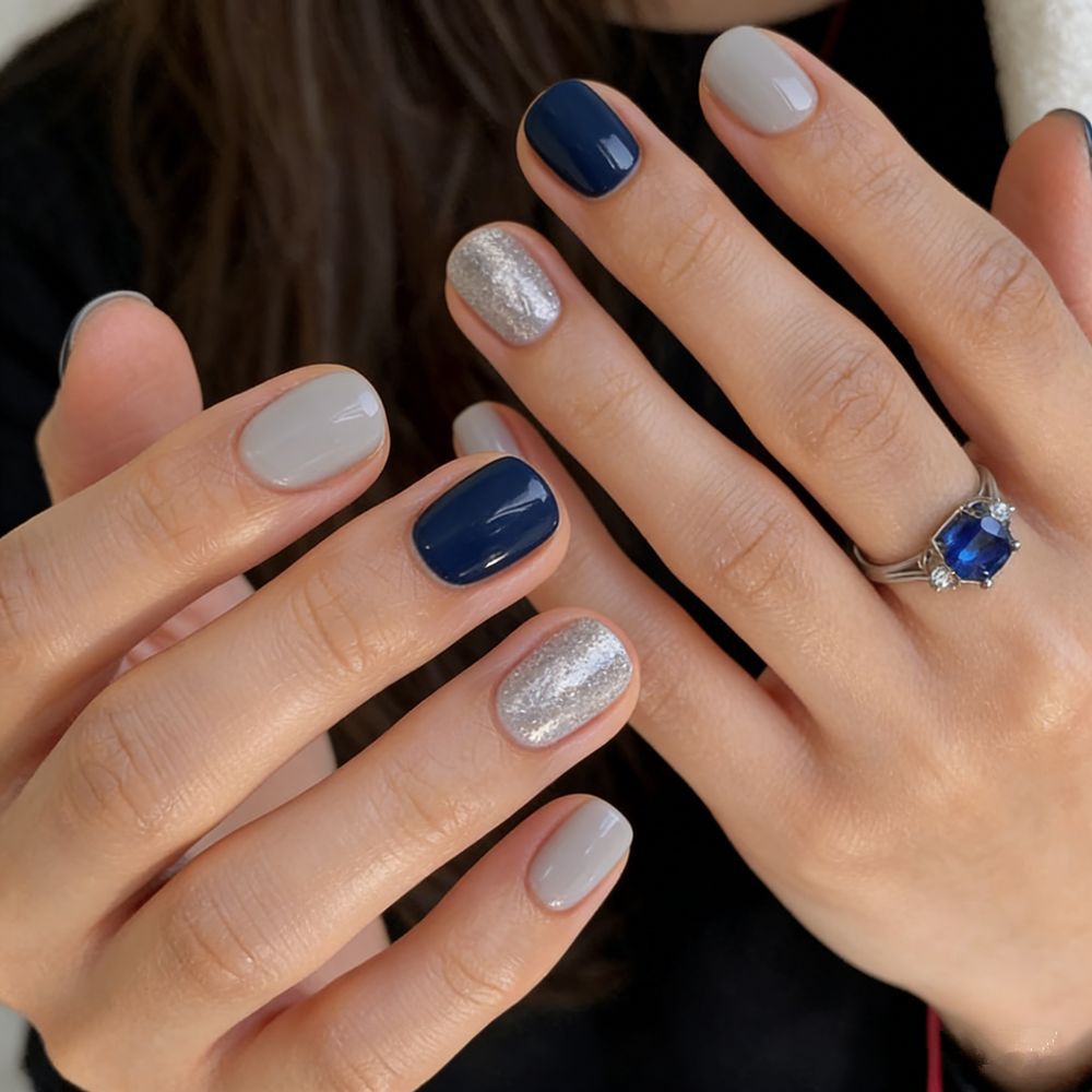 Elegante Kunstnägel mit verschiedenen Designs Karnz