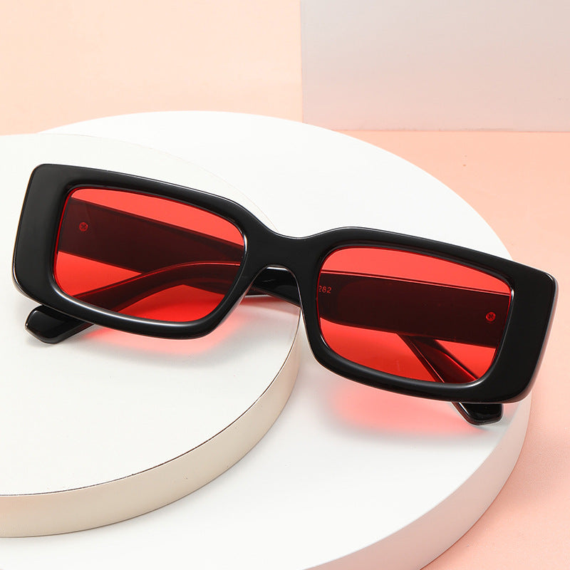Damen Modische Sonnenbrille mit markantem Design Karnz