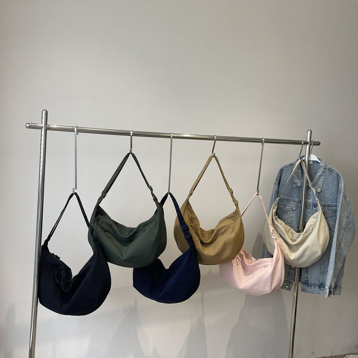 Zeitgenössische Schultertasche Karnz