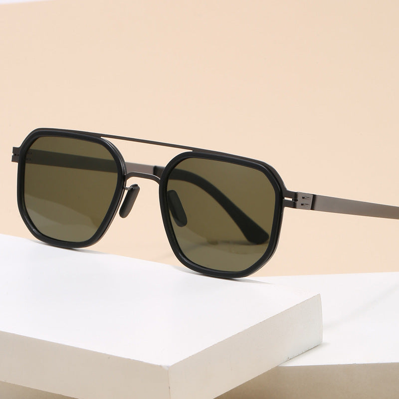 Damen modische Sonnenbrille im modernen stilvollen Design Karnz
