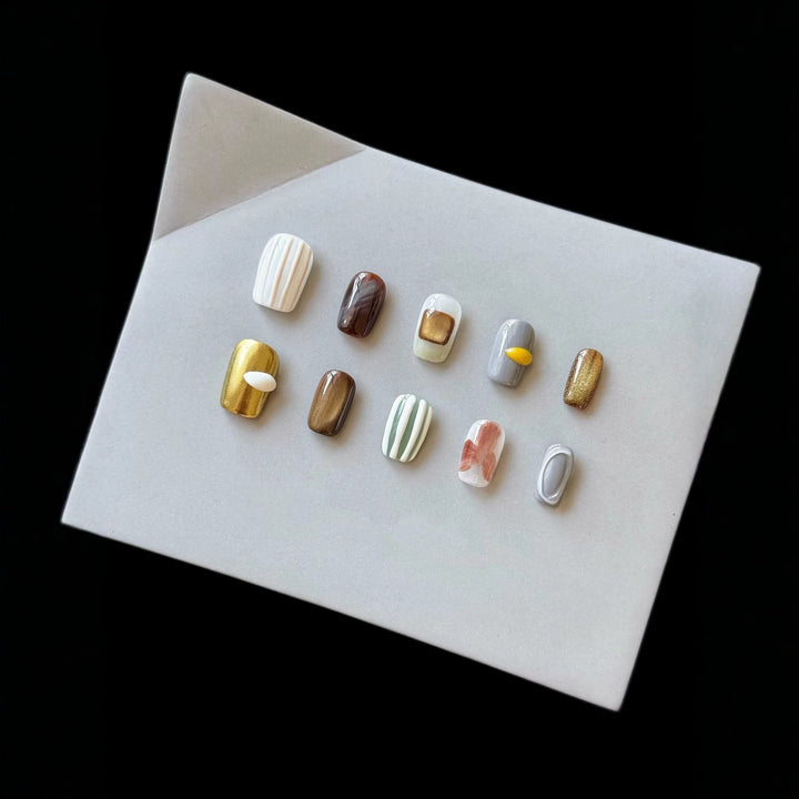 Künstlerisches Press-On-Nagelset mit einzigartigen strukturierten Designs